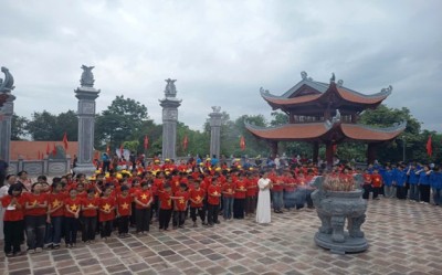 TRƯỜNG TH-THCS THANH TRƯỜNG TỔ CHƯC CHO HỌC SINH THAM QUAN TRẢI NGHIỆM TẠI CÁC ĐỊA CHỈ ĐỎ HÀNH TRÌNH VỀ ĐỊA CHỈ ĐỎ – BÀI HỌC LỊCH SỬ SỐNG ĐỘNG VÀ ĐẦY Ý NGHĨA