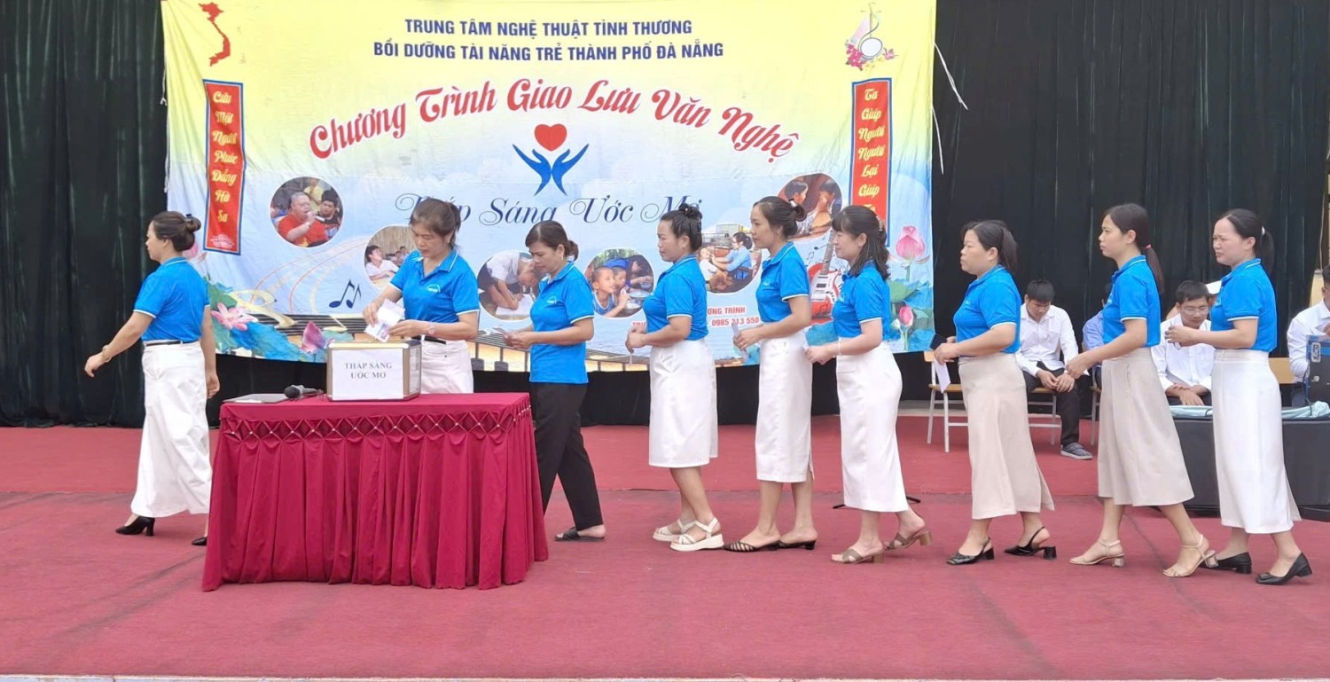 Trường TH-THCS Thanh Trường tổ chức chương trình giao lưu và ủng hộ học sinh khuyết tật