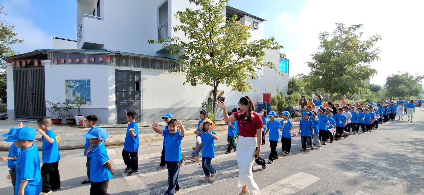 TRƯỜNG TH-THCS THANH TRƯỜNG RỘN RÀNG ĐÓN TẾT TRUNG THU “TRĂNG RẰM ĐOÀN VIÊN – GẮN KẾT YÊU THƯƠNG”