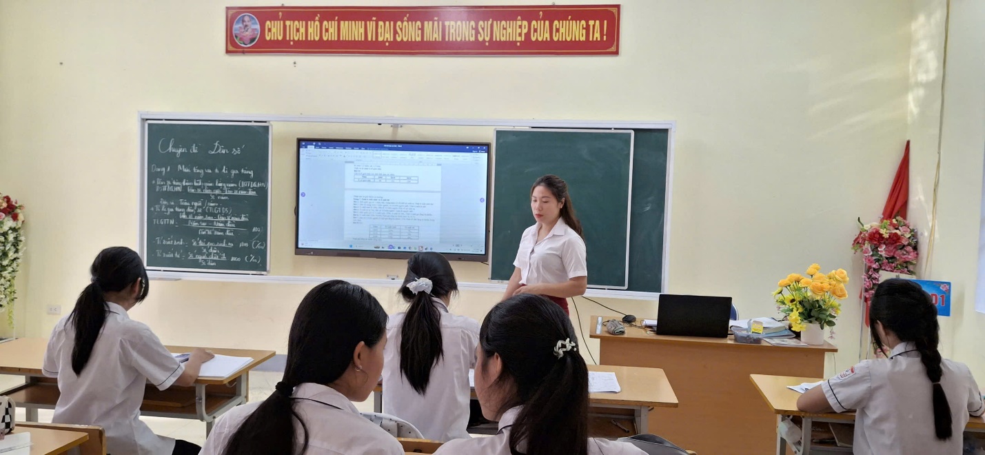 'A person standing in front of a classroom
Description automatically generated'