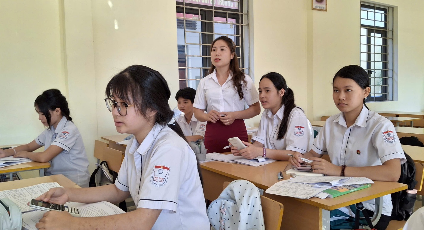 'A group of people in a classroom
Description automatically generated'