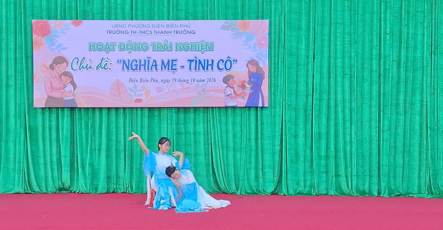 'A person in blue and white dress performing on a stage

Description automatically generated'