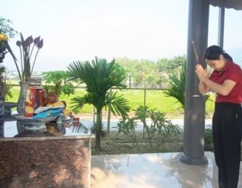 Viếng nghĩa trang thanh niên xung phong Đại thủy nông Nậm Rốm - ảnh 2