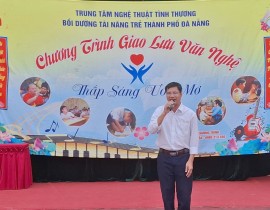 Giao lưu và ủng hộ học sinh khuyết tật - ảnh 1
