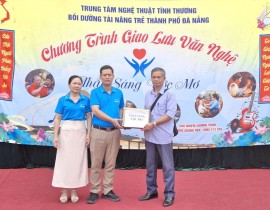 Giao lưu và ủng hộ học sinh khuyết tật - ảnh 6