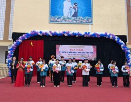 Tọa đàm kỷ niệm 43 năm Ngày Nhà giáo Việt Nam - ảnh 8