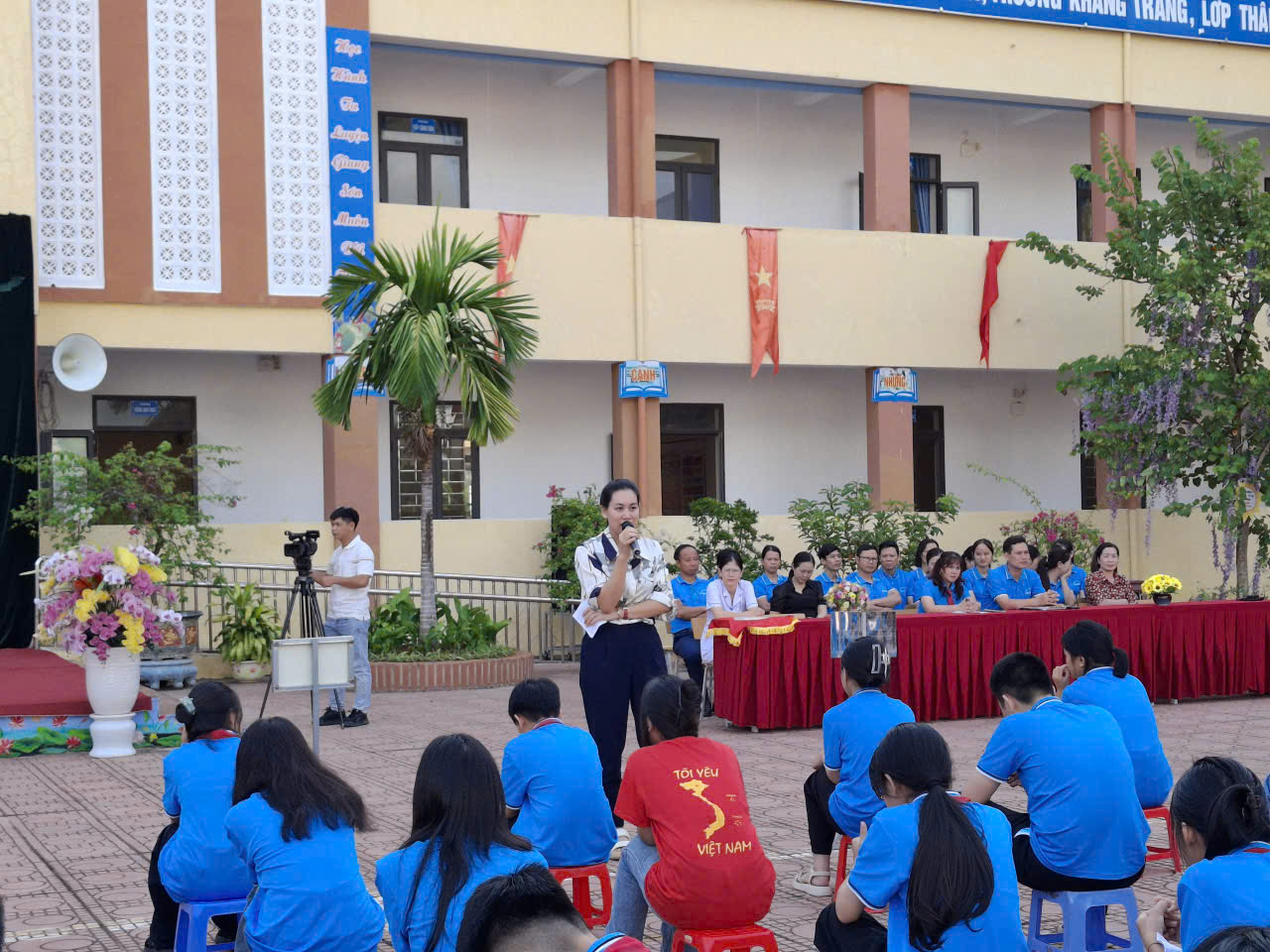 Trường TH-THCS Thanh Trường tổ chức tuyên truyền phổ biến giáo dục pháp luật của Nhà nước về dân số cho vị thành niên, thanh niên cho học sinh